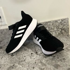 Boys size 2 1/2 adidas shoes with Velcro strap